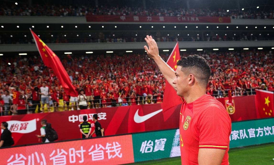传奇球员宣布退役，球迷纷纷送上祝福和感谢